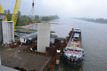 Br�ckenmontage A1 Leverkusen Rheinbr�ckenbau Hubtraverse Raupenkran Liebherr Br�ckenstahl 93