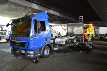 Bundesautobahn A59 Duisburg Meiderich Brand Br�cken Schaden Sperrung 50