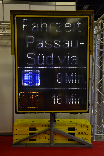 DeuSAT K�ln 2019 Stra�enausstatter Verkehrssicherheit Stra�enverkehrstechnik Wechselanzeige 58