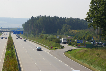 Erste Deutsche Autobahnrastst�tte Rodaborn Trpitis Bratwurst Rasthof Rastanlage Parkplatz 47