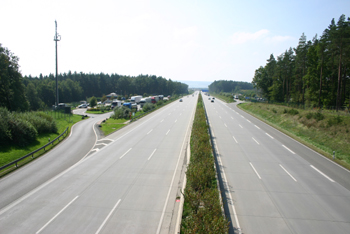 Erste Deutsche Autobahnrastst�tte Rodaborn Trpitis Bratwurst Rasthof Rastanlage Parkplatz 83