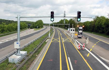 Lkw-Sperranlage auf der Leverkusener Rheinbr�cke der Autobahn A1 3