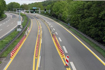 Lkw-Sperranlage auf der Leverkusener Rheinbr�cke der Autobahn A1 4