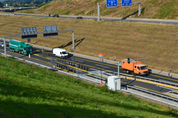 Rheinbr�cke Leverkusen K�ln Autobahnbr�cke Lkw-Sperre Schrankenanlage 050