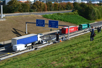 Rheinbr�cke Leverkusen K�ln Autobahnbr�cke Lkw-Sperre Schrankenanlage 080