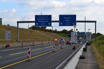 Rheinbr�cke Leverkusen K�ln Autobahnbr�cke Lkw-Sperre Schrankenanlage 115