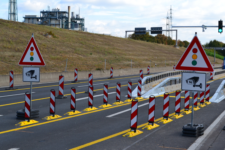 Rheinbr�cke Leverkusen K�ln Autobahnbr�cke Lkw-Sperre Schrankenanlage 126