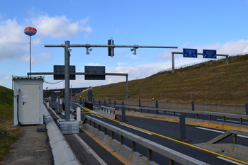 Rheinbr�cke Leverkusen K�ln Autobahnbr�cke Lkw-Sperre Schrankenanlage 133