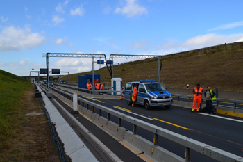 Rheinbr�cke Leverkusen K�ln Autobahnbr�cke Lkw-Sperre Schrankenanlage 144