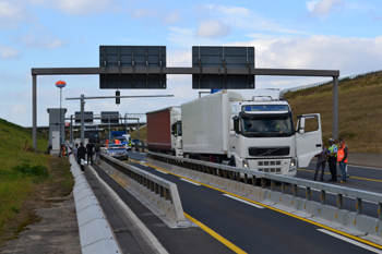 Rheinbr�cke Leverkusen K�ln Autobahnbr�cke Lkw-Sperre Schrankenanlage 152