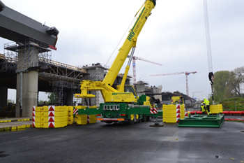 Stahlbr�cke Hohlkasten Rheinbr�ckenbau Stahlverbundkonstruktion Haupttr�gersegmente Stahlbauteile 112