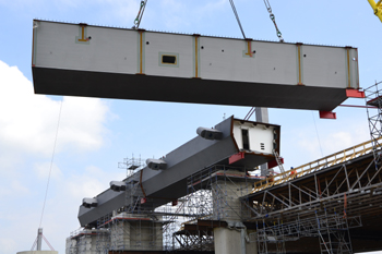 Stahlbr�cke Hohlkasten Rheinbr�ckenbau Stahlverbundkonstruktion Haupttr�gersegmente Stahlbauteile 161