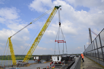 Stahlbr�cke Hohlkasten Rheinbr�ckenbau Stahlverbundkonstruktion Haupttr�gersegmente Stahlbauteile 192