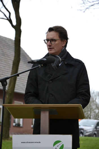 Stra�enbetriebsdienst Stra�enw�rter Autobahnmeister Hendrick W�st Verkehrsminister NRW 59