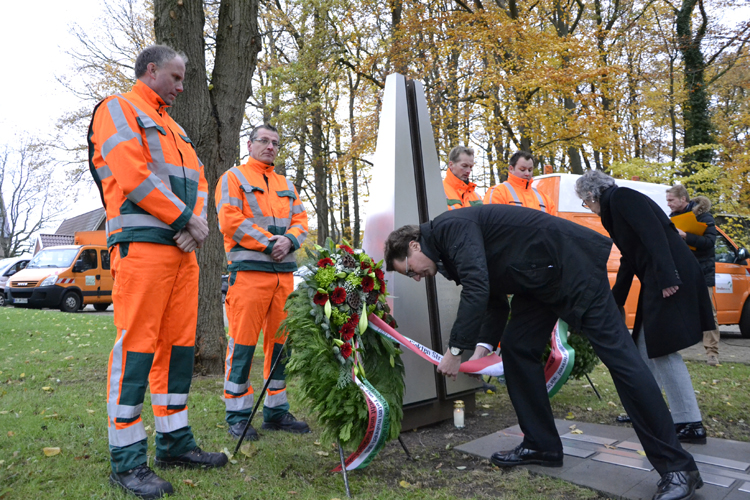 Stra�enbetriebsdienst Stra�enw�rter Autobahnmeister Kranzniederlegung 91