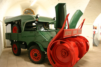 Straßenmuseum Strassengeschichte Verkehrsgeschichte Straßenplanung Schneefräse Winterdienst 77