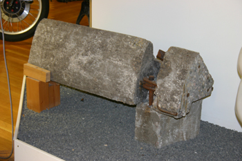 Straßenmuseum Strassengeschichte Verkehrshistorie Straßenwesen Betonleitplanke 42