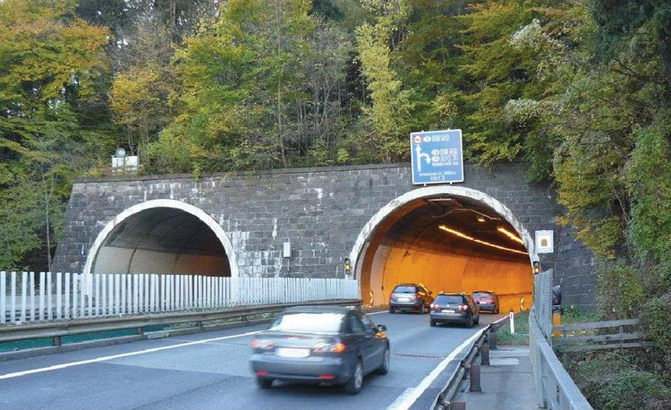 Unterlage Mediengespr�ch Bergiseltunnel 08 06 2015