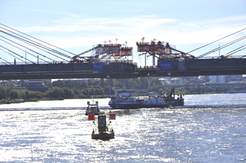 A1 Autobahn Rheinbrücke Leverkusen Lückenschluß Brückenbau Stahlbauteil Brückenhochzeit 07