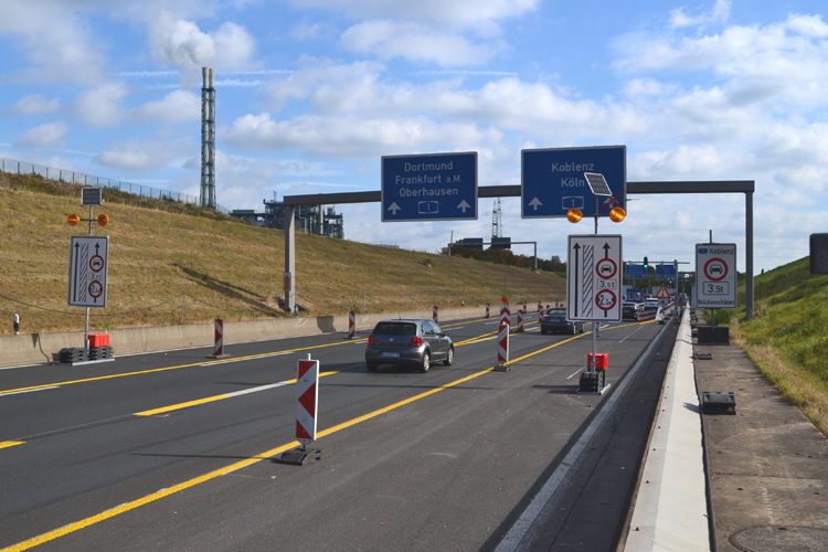 Rheinbr�cke Leverkusen K�ln Autobahnbr�cke Lkw-Sperre Schrankenanlage 116